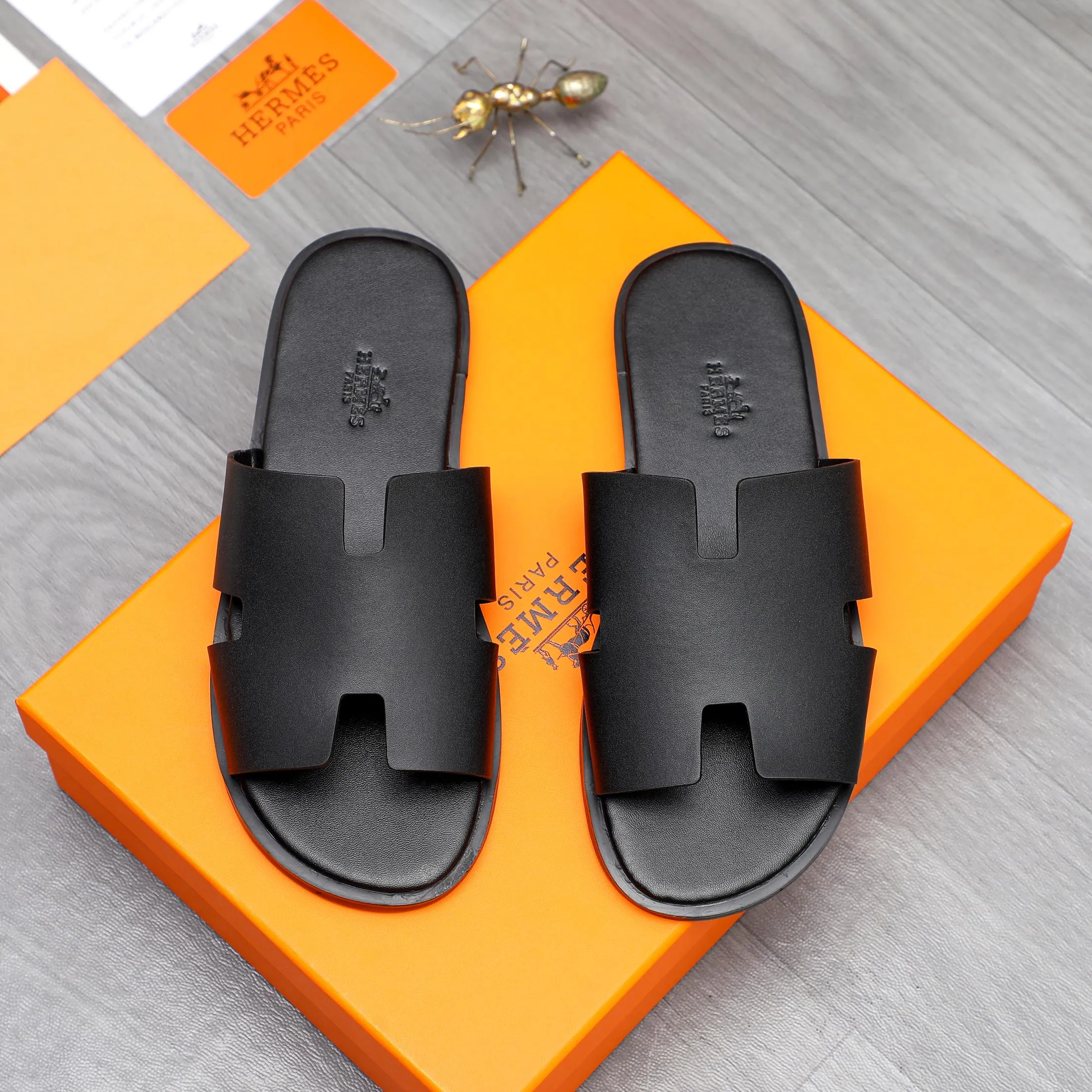 Men's shoes 💰280 Product trademark: Hermes "Hermes" slippers Regular size: 38-46 Product material: High-quality cowhide upper, microfiber lining, original outsole